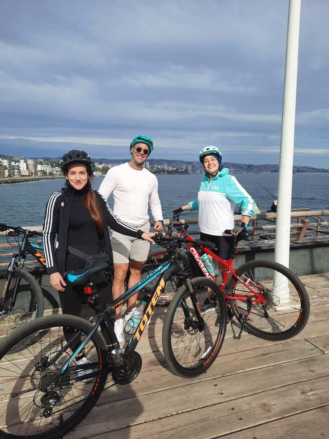 Bike ride along the coast of Viña del Mar or Valparaíso, you choose! - Kathleen and Fernanda make the ride personal