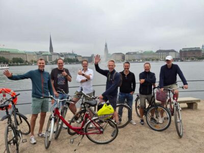 Bike tour around the Alster – Celebs, water, and nature
