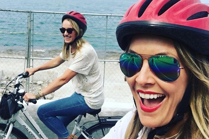 Bike Tour of Chicago's Lakefront Neighborhoods - Old Town and its Victorian streets
