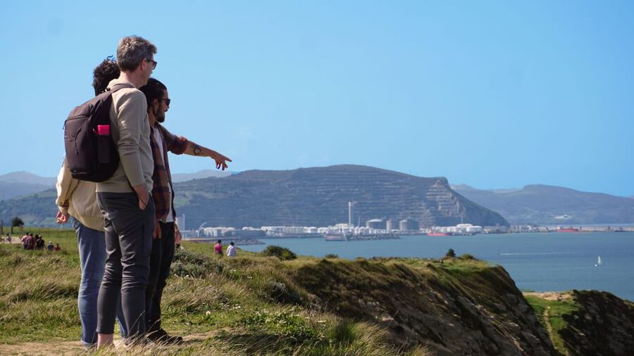 Bike with Pintxos & Drinks in Getxo. Bilbao´s scenic seaside - Cycling toward Puerto Viejo