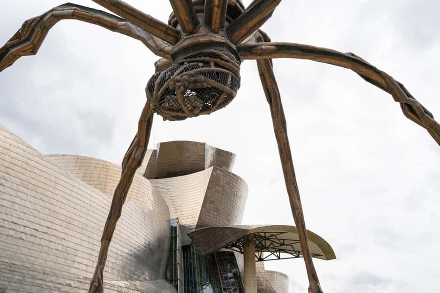 Bilbao: E-Bike Tour - Brief stops, useful stories, and local context