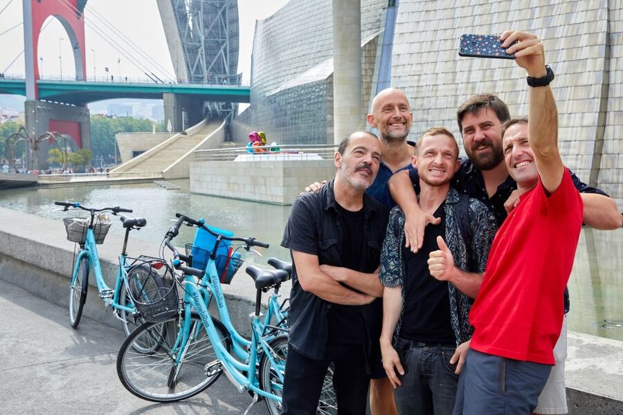 Bilbao: Guided Highlights Small Group or Private E-Bike Tour - The Guggenheim from several useful angles
