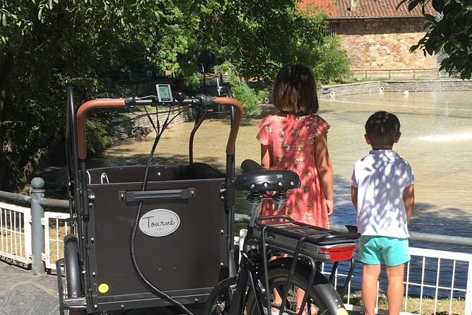Bilbao Highlights 3-hour E-Bike tour: Small Group or Private Tour - Iberdrola Tower and Plaza Euskadi