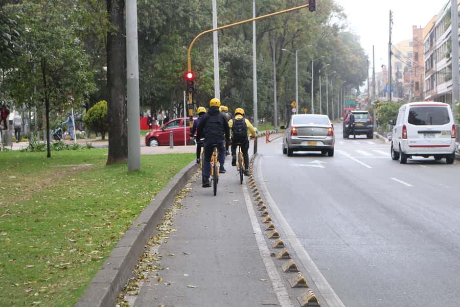 Bogotá: Shared Bike Tour - Parkway Boulevard and the Ride Back Across El Dorado Avenue