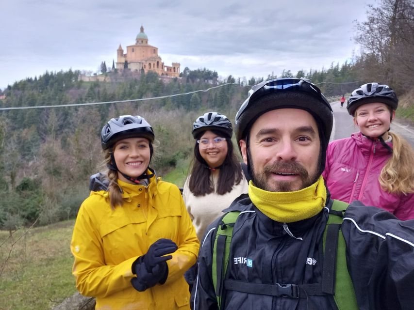Bologna: E-Bike Guided Tour with Aperitivo - Guides who make the ride personal