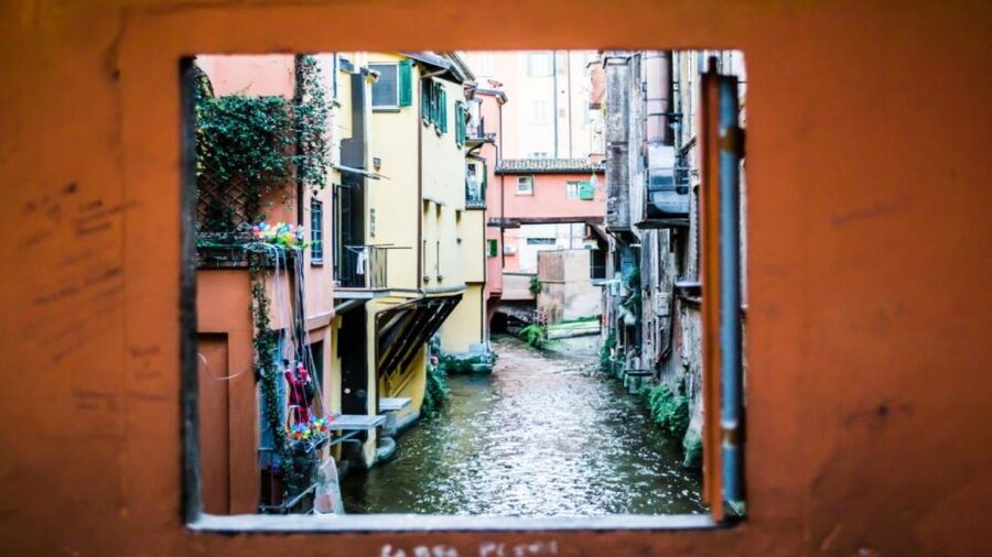 Bologna: Panoramic Bike Tour - Via del Pratello: Food, Pubs, and Evening Energy