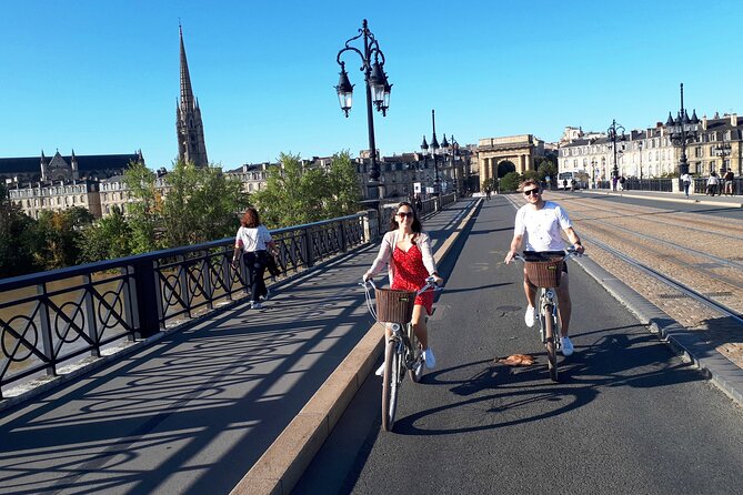 Bordeaux bike tour "The Best of Bordeaux" - Chartrons and Rue Notre-Dame