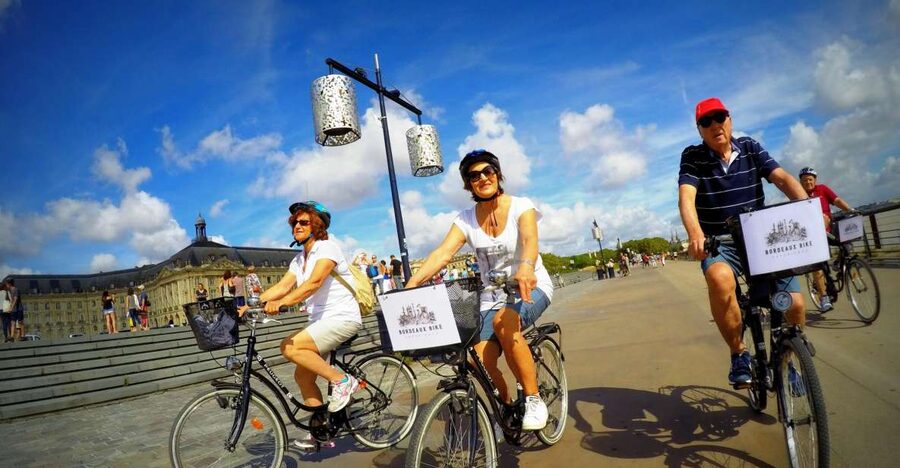 Bordeaux: Essentials 3-Hour Bike Ride - Palais de Justice and Saint-André Cathedral