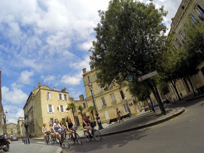 Bordeaux: Essentials 3-Hour Bike Ride - Crossing the Pont de Pierre