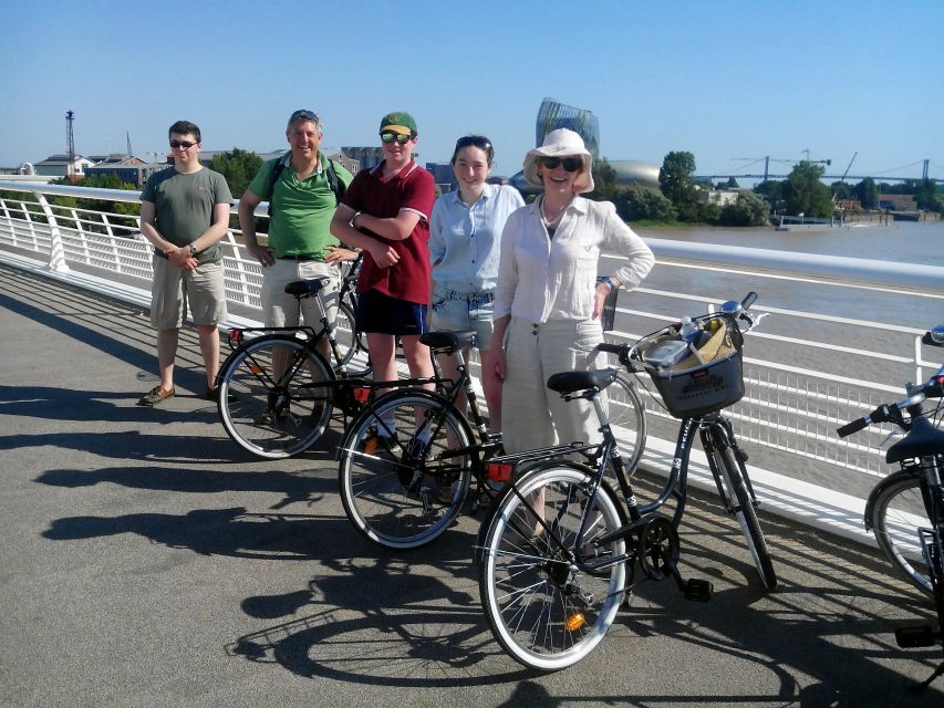Bordeaux: Essentials 3-Hour Bike Ride - Pont Chaban-Delmas and the modern riverfront