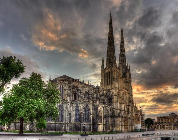 Bordeaux Essentials Sightseeing Bike Tour with a Local Guide - Key things to know before you ride