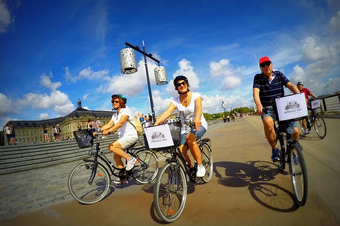 Bordeaux Essentials Sightseeing Bike Tour with a Local Guide - The Grosse Cloche in five minutes
