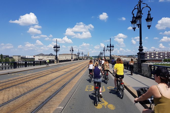 Bordeaux Essentials Sightseeing Bike Tour with a Local Guide - How hard is the cycling?