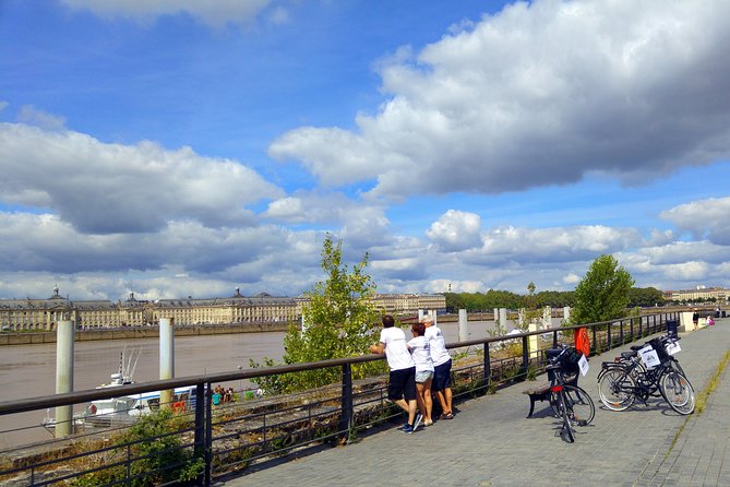 Bordeaux Essentials Sightseeing Bike Tour with a Local Guide - Saint André Cathedral and the old city