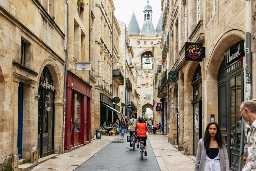 Bordeaux: Historic Center & Chartrons District Bike Tour - Five useful things to know before you book