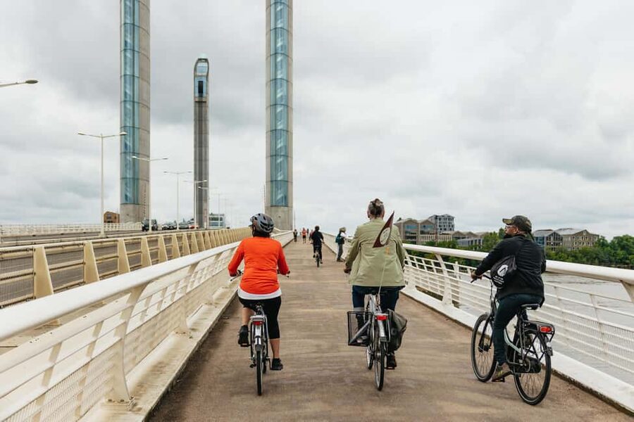 Bordeaux: Historic Center & Chartrons District Bike Tour - Why a bike works so well in Bordeaux