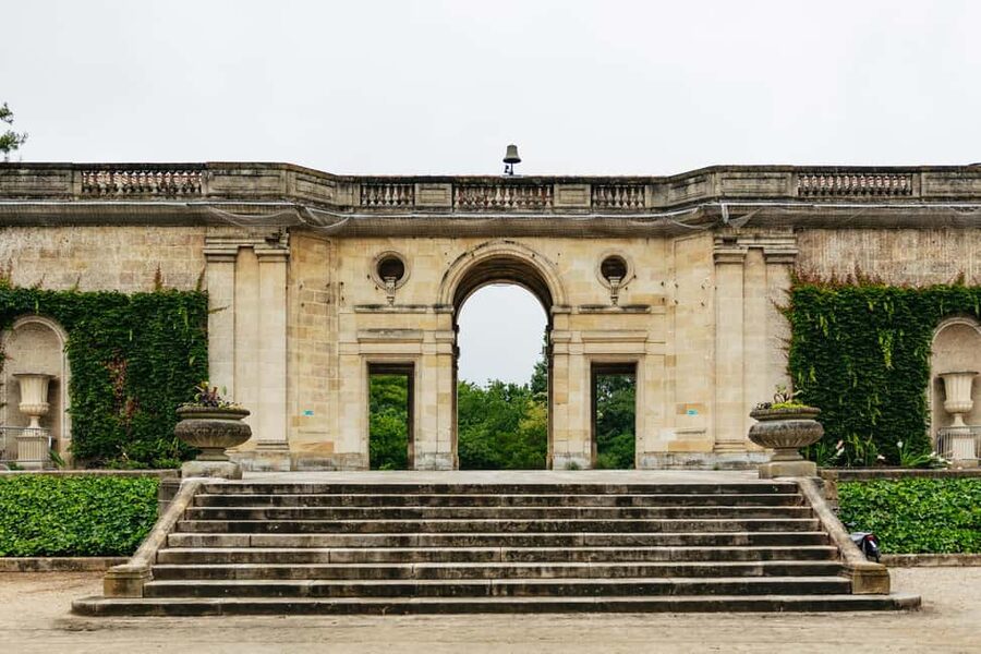 Bordeaux: Historic Center & Chartrons District Bike Tour - A 20-minute pause at Darwin