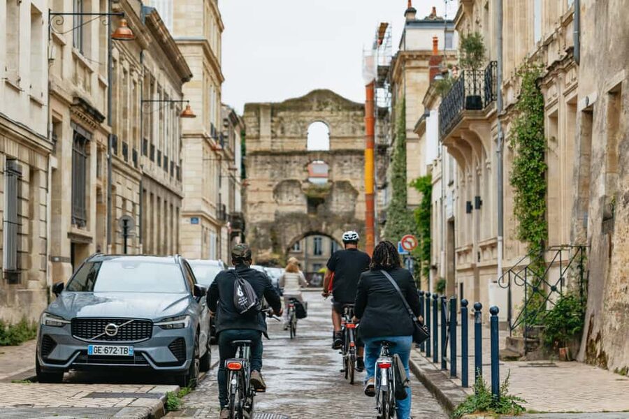 Bordeaux: Historic Center & Chartrons District Bike Tour - Pont Jacques Chaban-Delmas and the Chartrons district