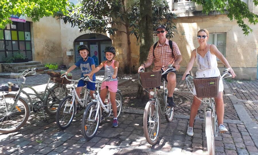 Bordeaux: Top Landmarks & Historic Bike Tour - Starting in Place Raymond Colom