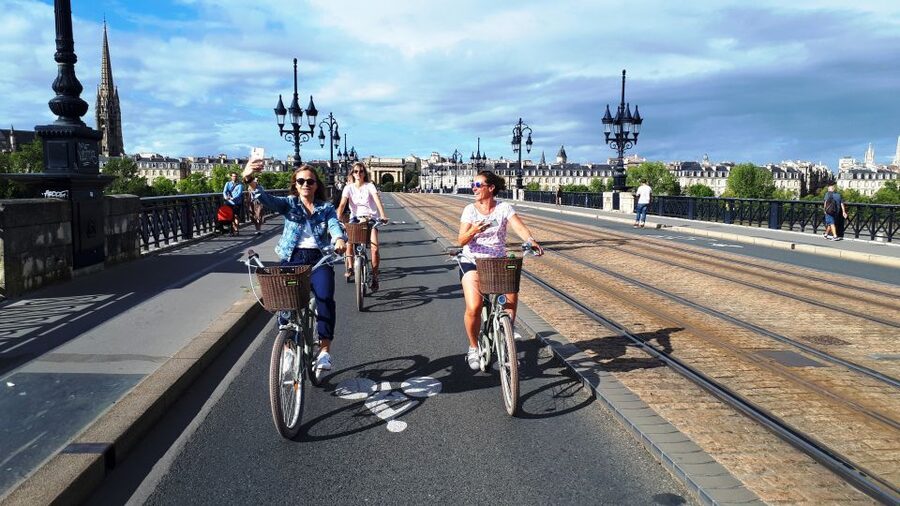 Bordeaux: Top Landmarks & Historic Bike Tour - Cathedral, Saint-Pierre, and the Water Mirror