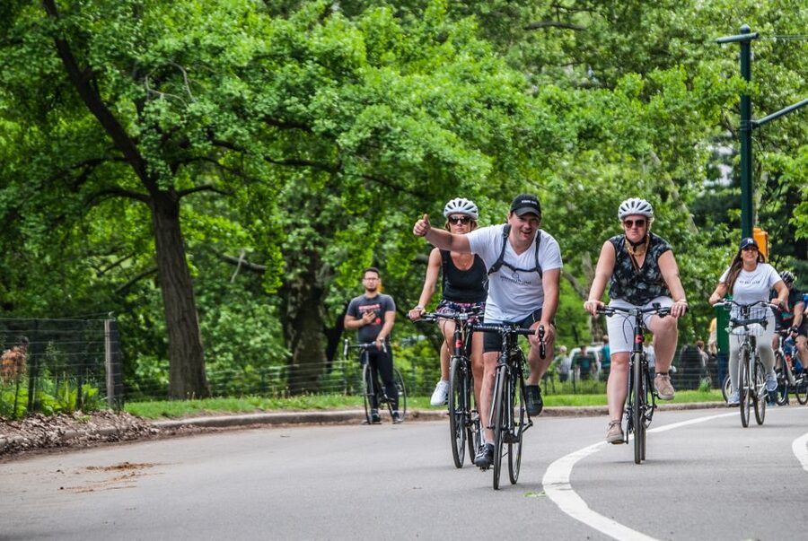 Brooklyn: Sightseeing Bike Tour with Local Guide - Fort Greene Park and the grand scale of Grand Army Plaza