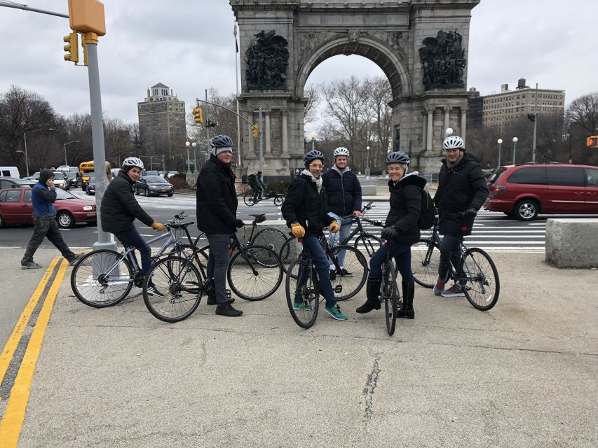 Brooklyn: Sightseeing Bike Tour with Local Guide - Brooklyn Heights closes the ride with old New York