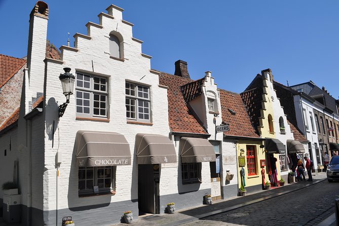 Bruges by bike with friends and family! - O.L.V. ter Potterie and the canal district
