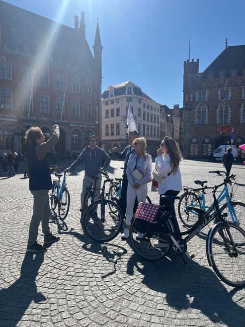 Bruges: Guided Bike Tour with a Local to Sights & Secrets - The guides make the history stick