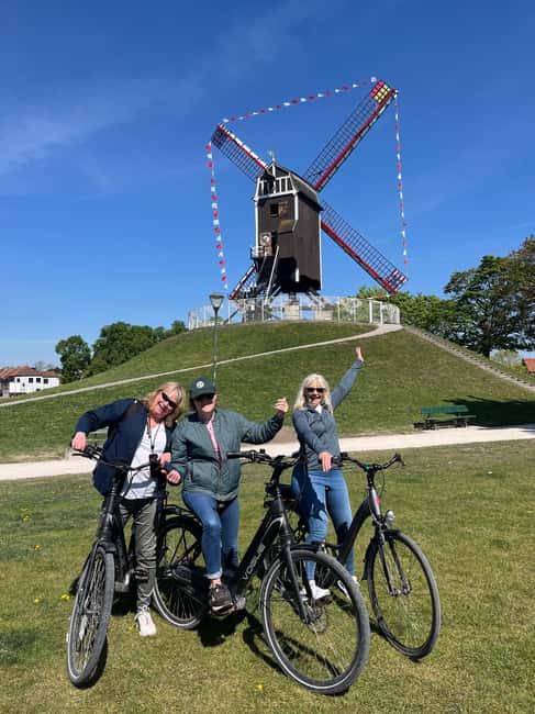 Bruges: Guided Bike Tour with a Local to Sights & Secrets - Starting at Quasimundo Bike Tours Brugge