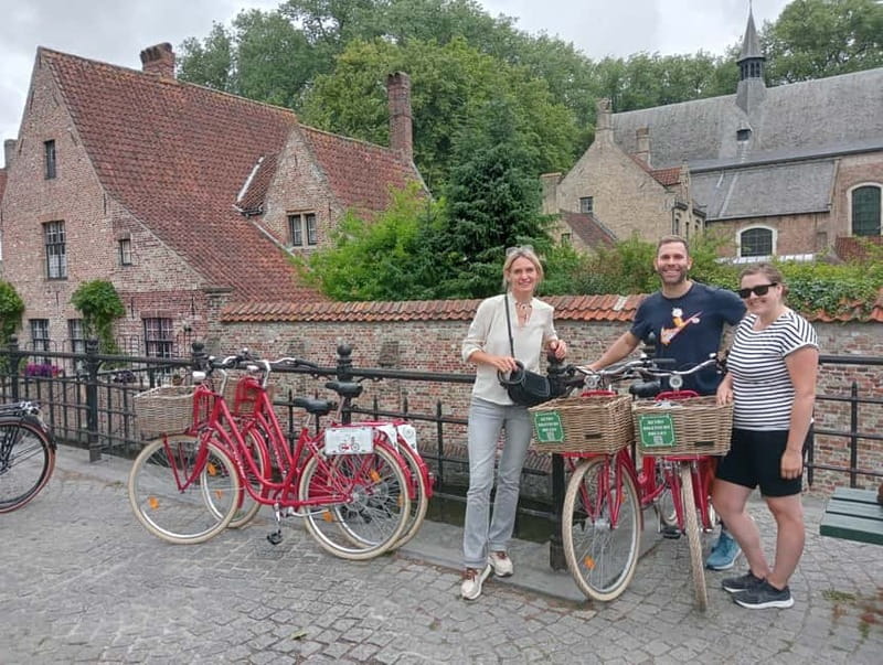 Bruges: Guided Retro Bike Tour of Highlights and Hidden Gems - Practical advice for a smoother ride