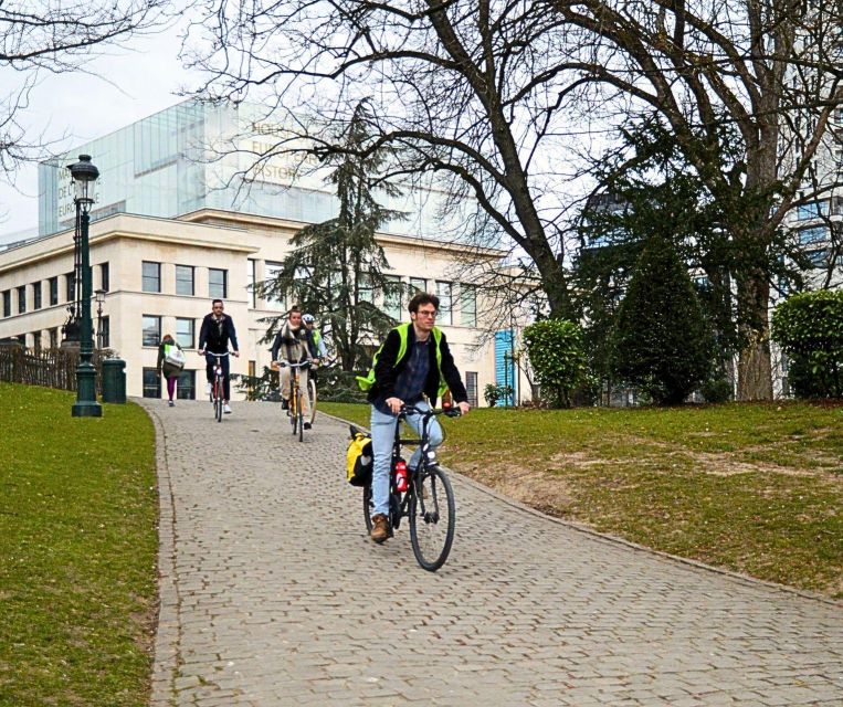 Brussels: City Highlights and Hidden Gems Bike Tour - The Café Break in the Middle