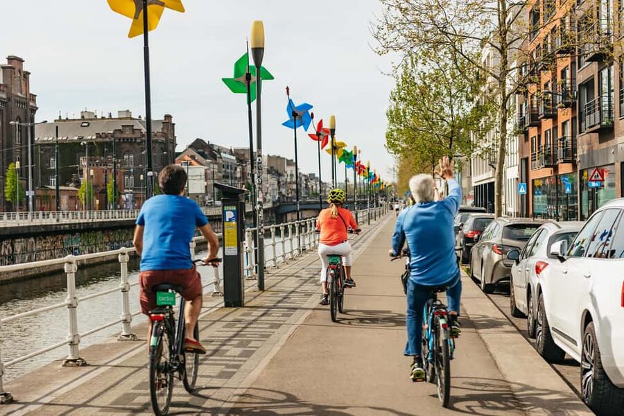 Brussels: City Highlights and Hidden Gems Bike Tour - Pace, Safety, and Cycling Conditions