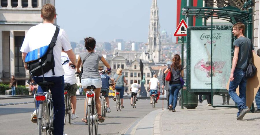 Brussels: Sightseeing Bike Tour - Manneken Pis and the old center