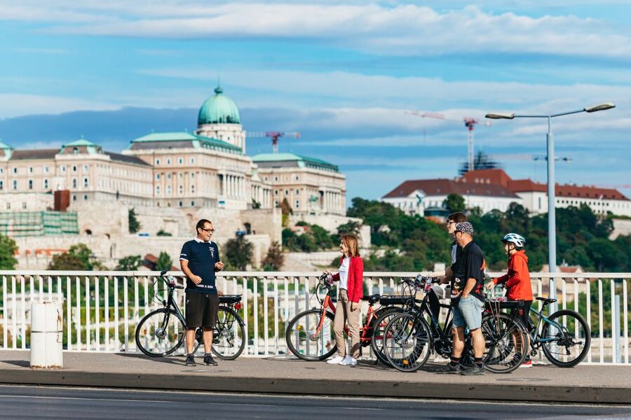 Budapest: Grand Sightseeing Bike Tour - Why a bike is a smart way to see Budapest