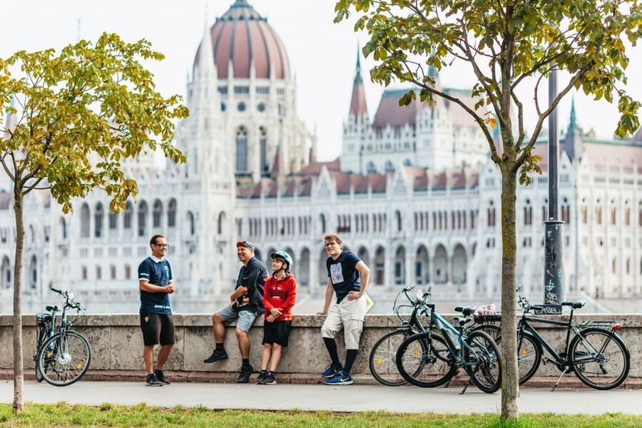 Budapest: Grand Sightseeing Bike Tour - Margaret Bridge and a pause on Margaret Island