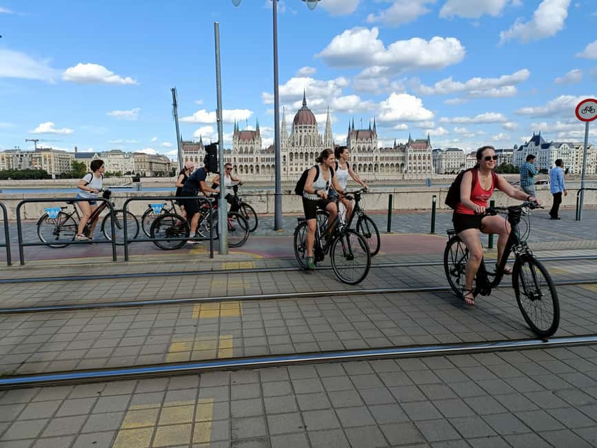 Budapest: Guided Bike & E-bike Tour with a Goulash - Castle Hill and the Buda side