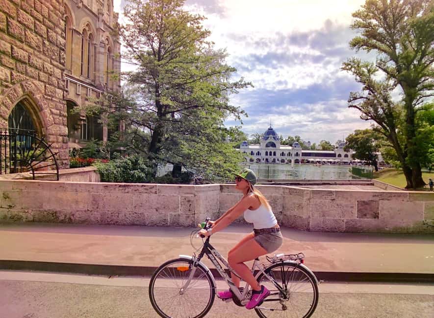 Budapest: Guided Bike & E-bike Tour with a Goulash - Liberty Square and the final return