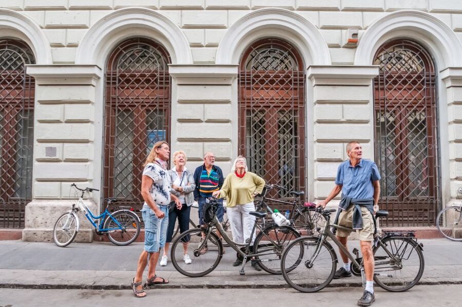 Budapest: Guided City Discovery Bike Tour - The guides make the difference