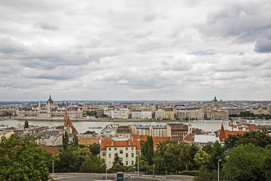 Budapest: Guided City Tour by E-Bike - What the guide adds to the ride