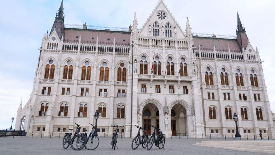 Budapest: Guided E-Bike Sightseeing Tour - What the guide adds to the ride