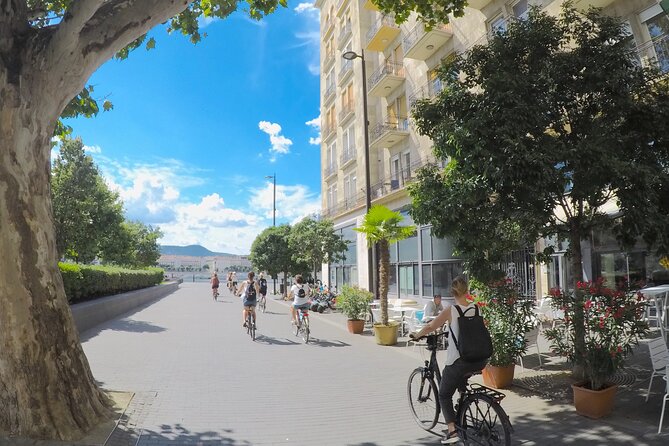 Budapest private Bike & e-Bike Tour with a drink - The Danube route delivers the best views