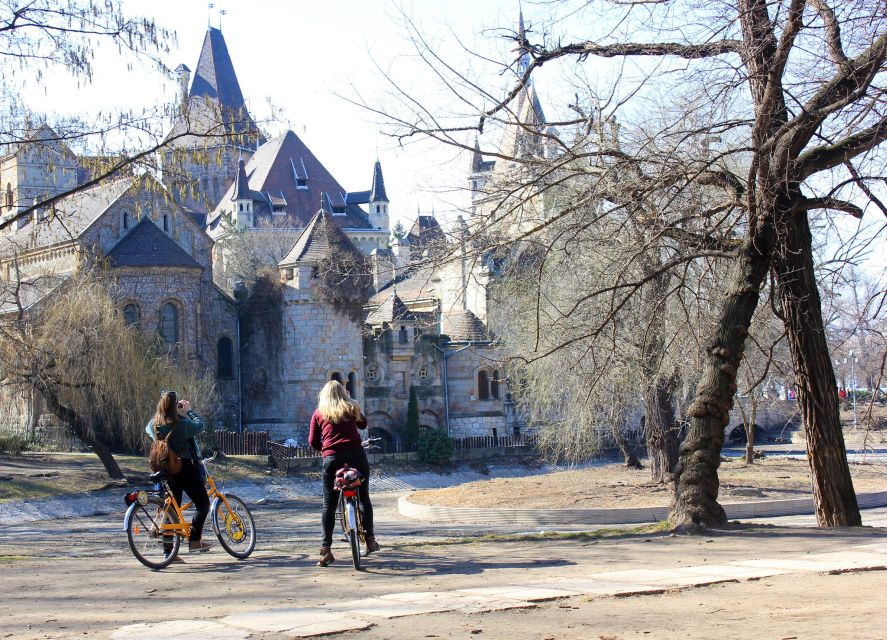 Budapest ❤️Winter Bike Tour with Coffee Stop❤️ - Heroes’ Square and City Park