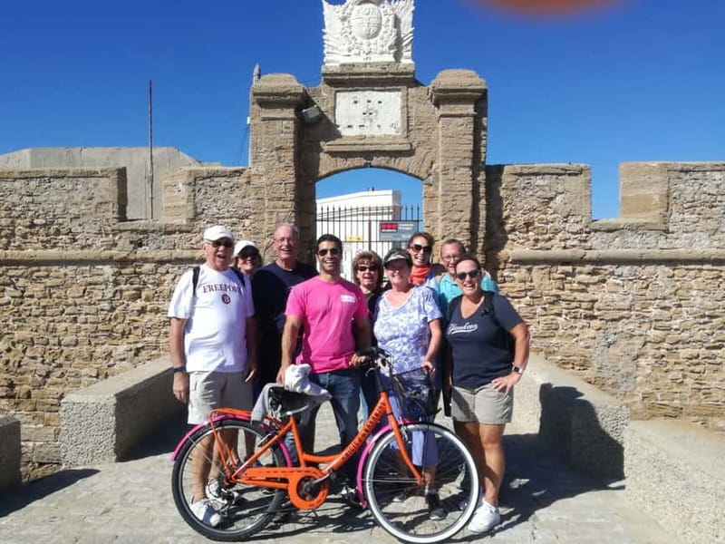 Cádiz: Guided Bike Tour - Pedaling beneath the New Cathedral