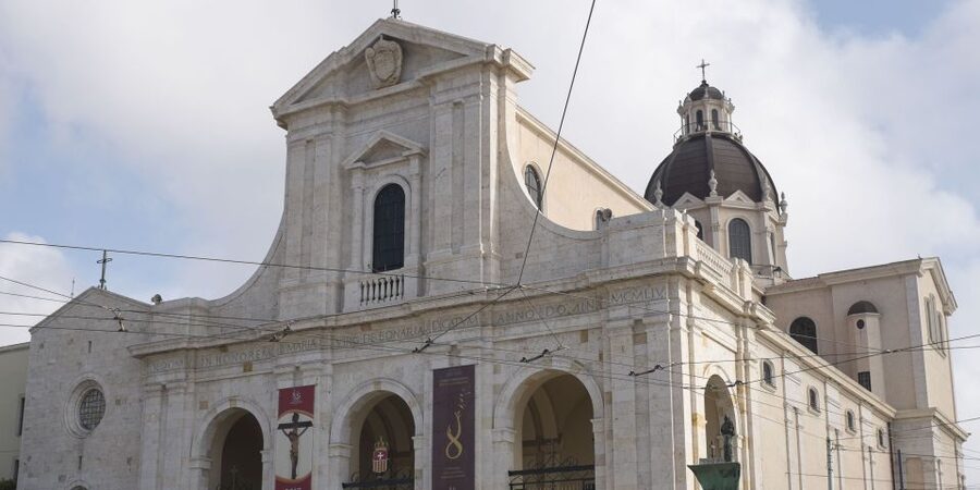 Cagliari: Guided Old Town Tour by Electric Bike - What the guides add to the ride