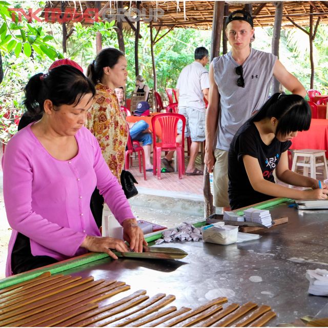 Cai Be Mekong Delta: Cooking Class, Cycling, Craft Villages - Paddling the small canals to Tan Phong Island