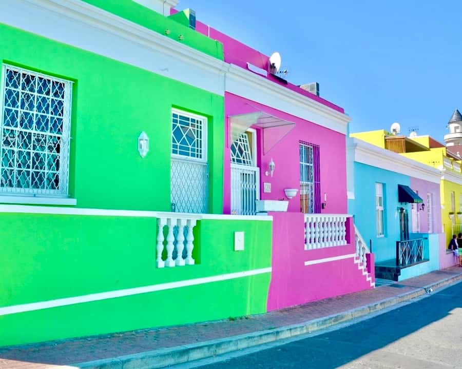 Cape Town: Half-Day e-Bike City Tour - Crossing the V&A Waterfront and yacht marina