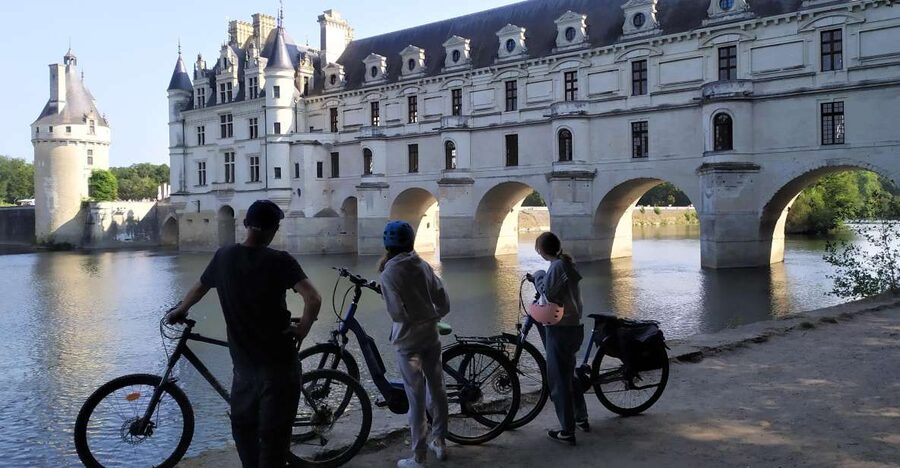 Chenonceau: E-Bike Guided Tour & Gourmet Picnic Lunch - Key points at a glance
