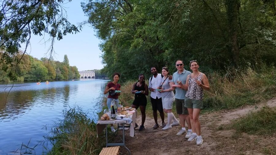 Chenonceau: E-Bike Guided Tour & Gourmet Picnic Lunch - Bourré, caves, and the road to Montrichard