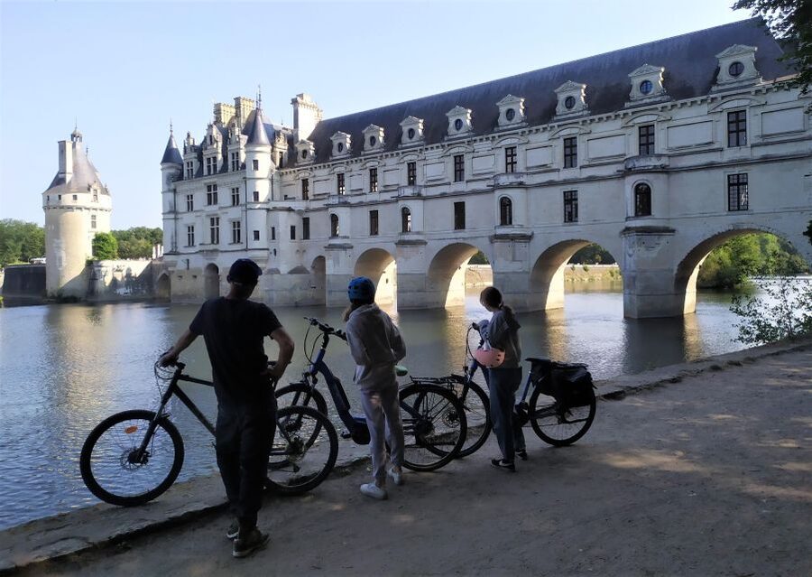 Chenonceau: E-Bike Guided Tour & Gourmet Picnic Lunch - Is 38 kilometers manageable on an e-bike?