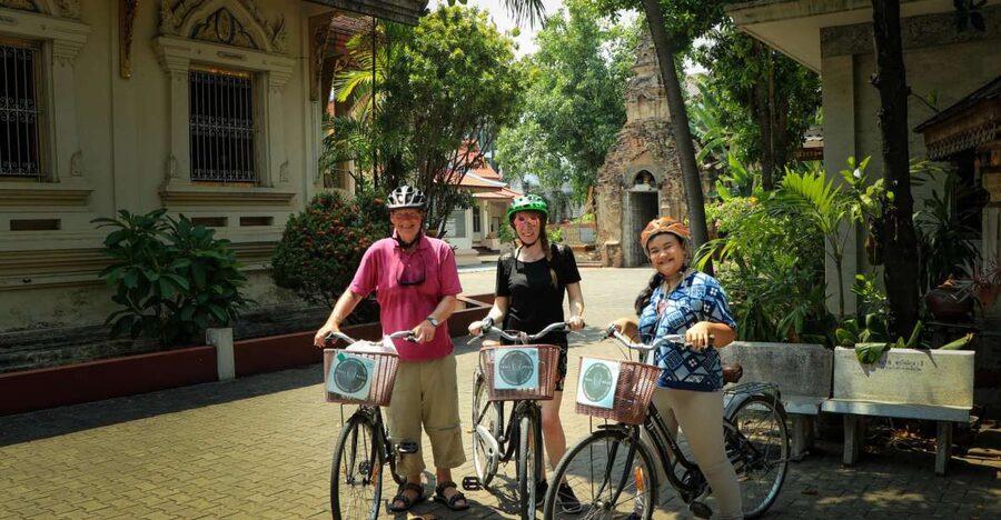 Chiang Mai: Half-Day Old Town Cycling Tour - Quiet temples away from the main circuit